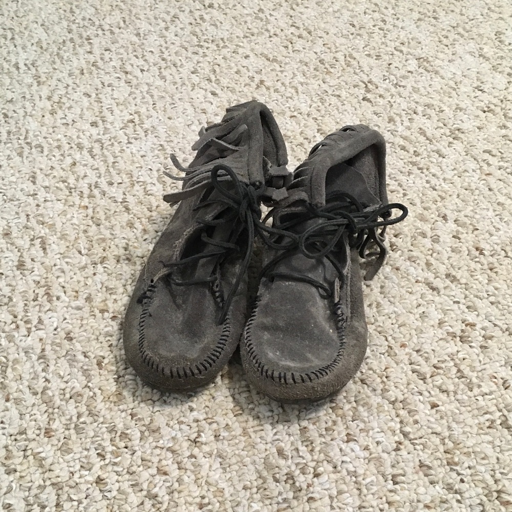 Minnetonka Moccasin Gray Fringe Ankle Boots